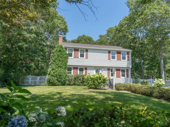 10 Pinehurst Dr, Bourne, MA 02532