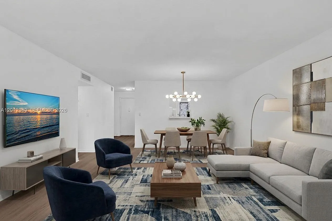 2 bed, 1092 sqft, $2,100 — Photo 2