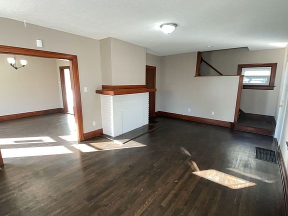4th image of 106 E Maplewood Ave
