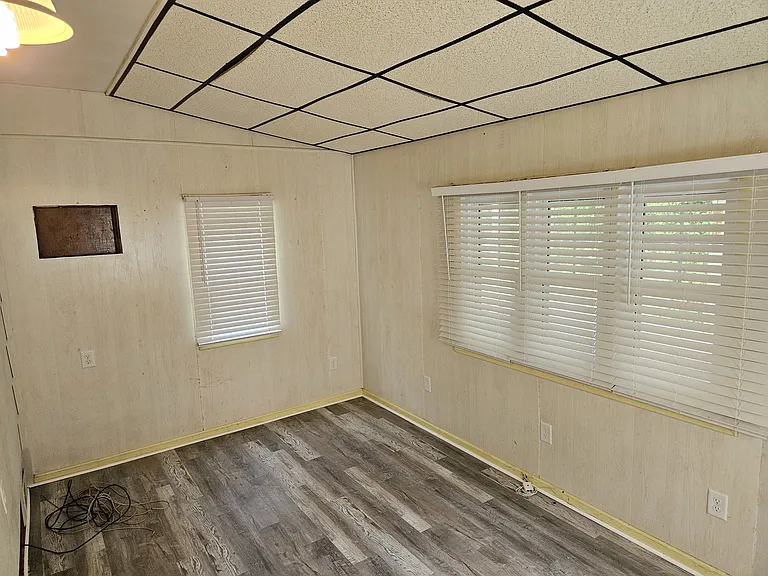 1737 Ireland Dr — Photo 17