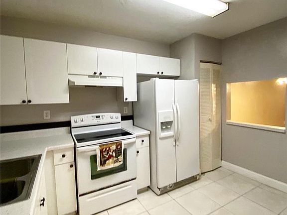 2nd image of 2967 Riverside Drive #109