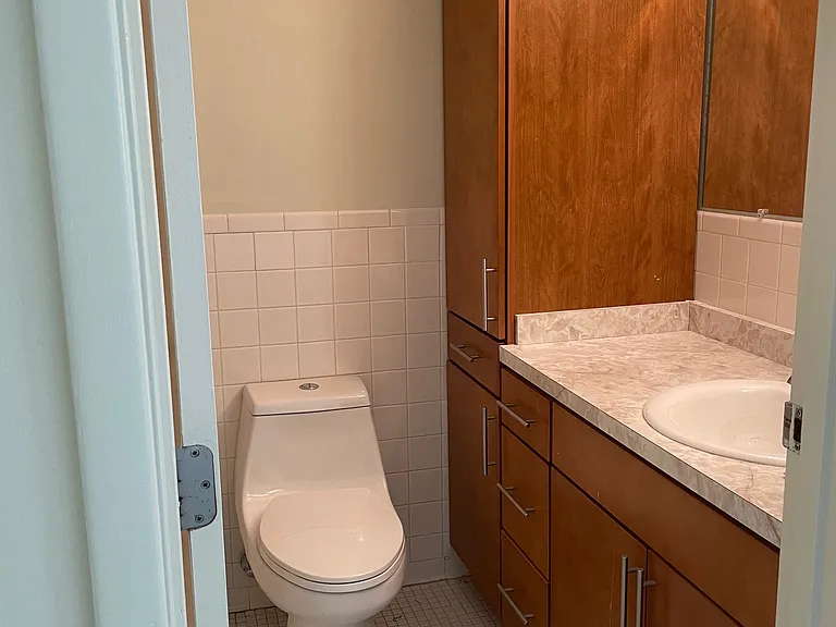 Grandin Club Apartments — Photo 10