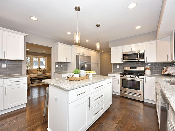 3rd image of 2933 W Woodland Ct