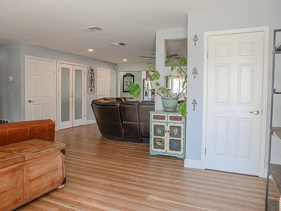 3rd image of 216 Maple Street