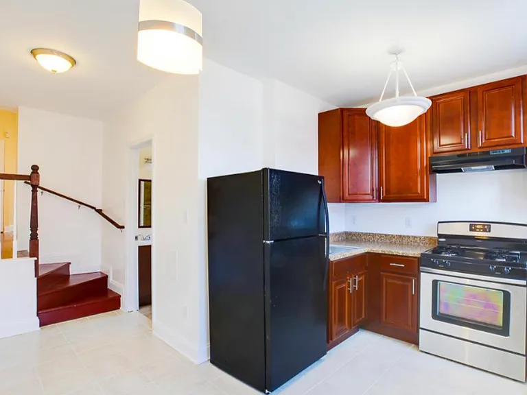 2325 Maryland Ave — Photo 6