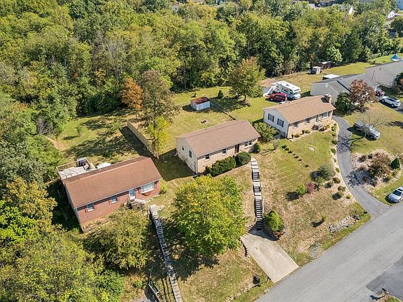 2nd image of 226 Somerset Dr