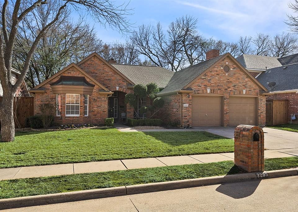 1st image of 2209 Shumard Ln