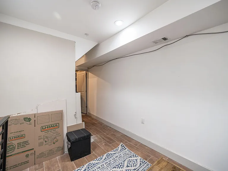 1770 Waterloo St — Photo 9