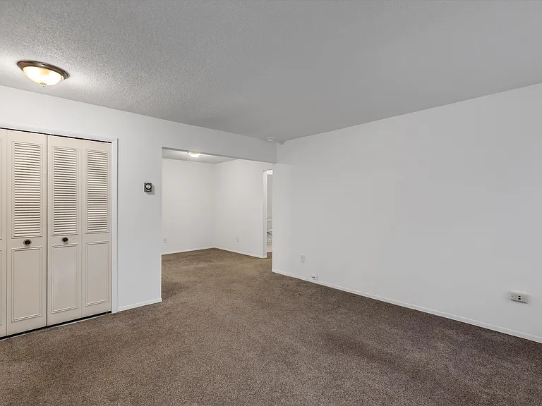Hartford Place Apartments — Photo 15
