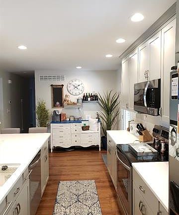 3rd image of 419 Michelle Dr