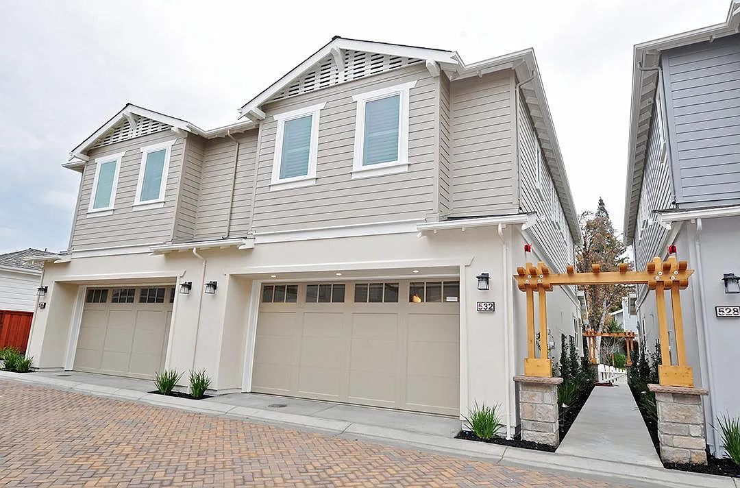 3 bed, 2.5 bath, 1650 sqft, $4,950 — Photo 2