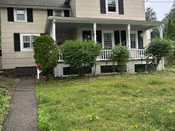 176 Forest St, New Canaan, CT 06840