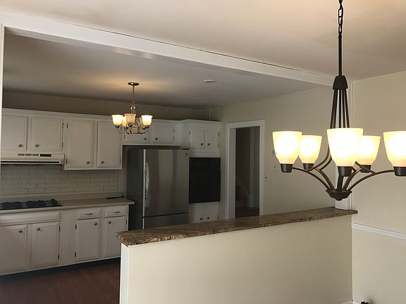 5th image of 10 Sturbridge Dr
