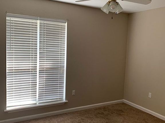 5th image of 900 Stephen Dr APT 3