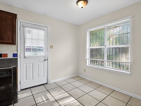 5th image of 3820 Clarke Rd