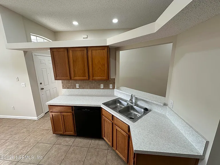 8189 Tessa Ter E — Photo 15