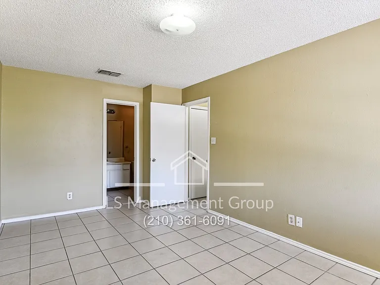 6702 Windsor Holw — Photo 21