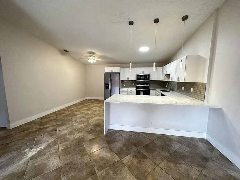 4326 Woodstock Dr #C — Photo 5
