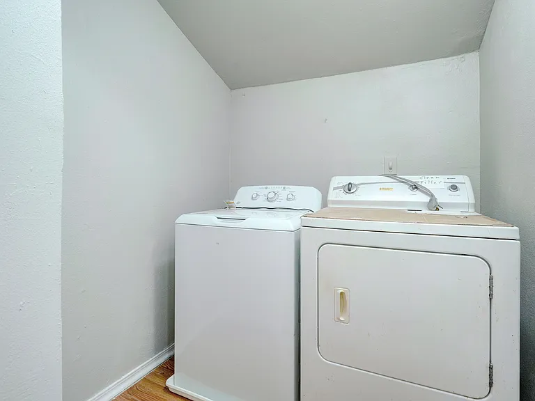21830 SE 44th St — Photo 7