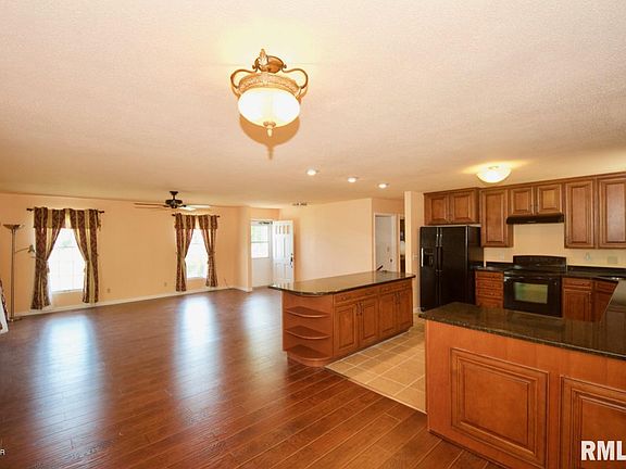 2nd image of 204 N Parrish Ln