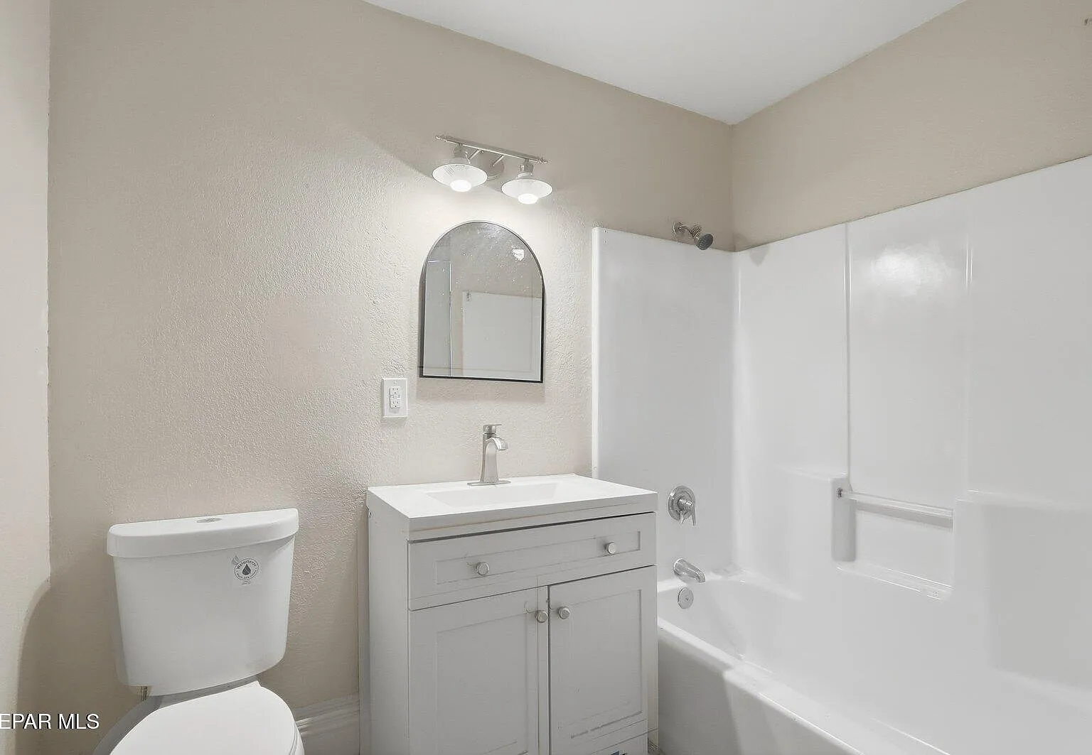 Studio, 1.0 bath, 400 sqft, $700 — Photo 3