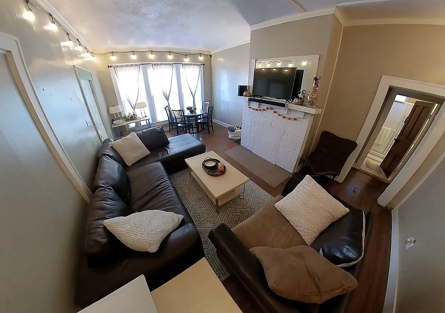 5 bed, 2.5 bath, $4,550 — Photo 2