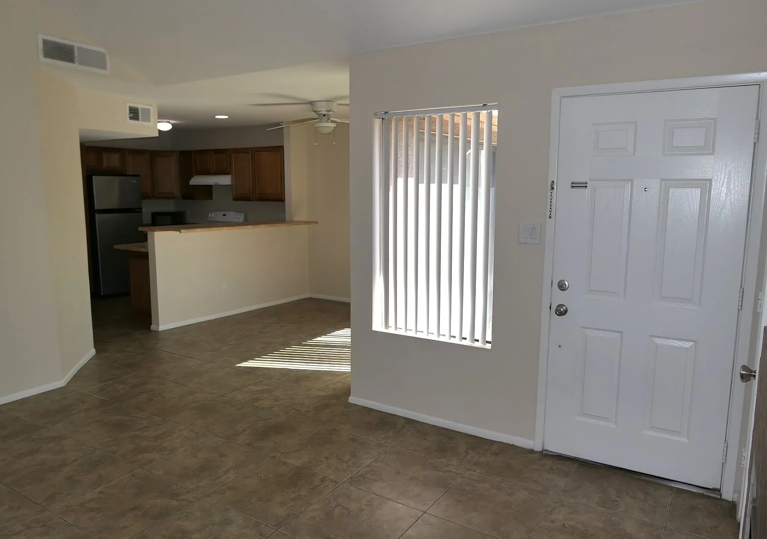 Ideal 2 Br 2 Ba 1 Cg Gated Condo Near Tatum and Shea in Scottsdale — Photo 3