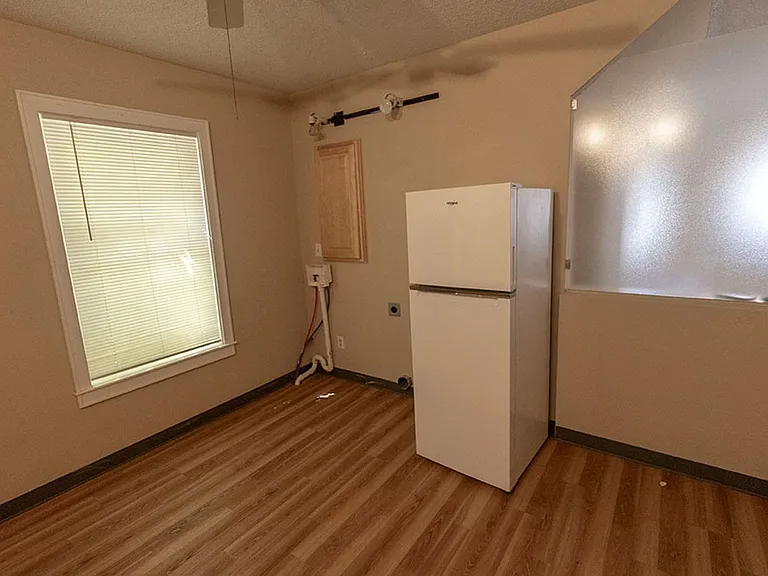 1110 E Broadway #B — Photo 16