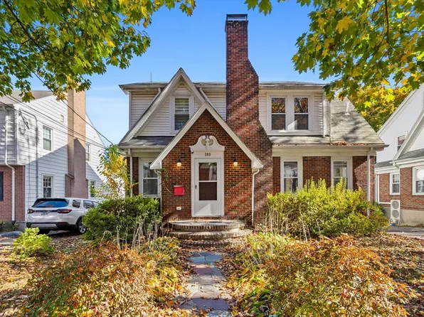 303 Russett Rd, Brookline, MA 02467