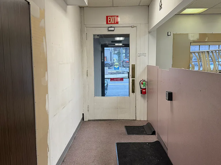 437 Wyandotte St — Photo 3