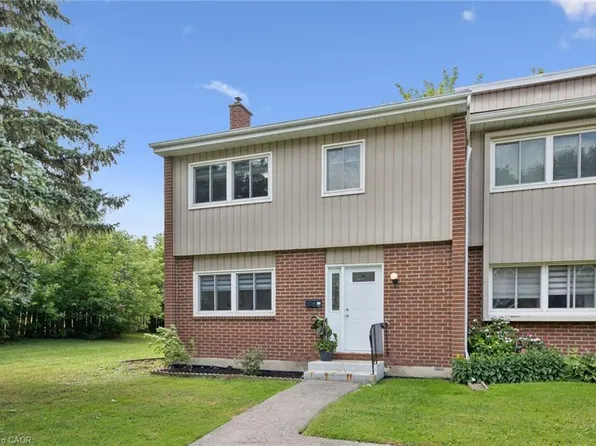 121 University Ave E #11, Waterloo, ON N2J 4J1