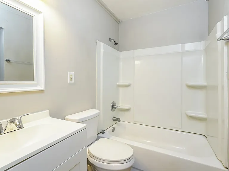 1006 E Devonshire St — Photo 32