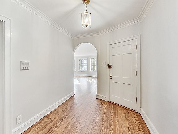 3rd image of 7447 N Hoyne Ave APT 1S
