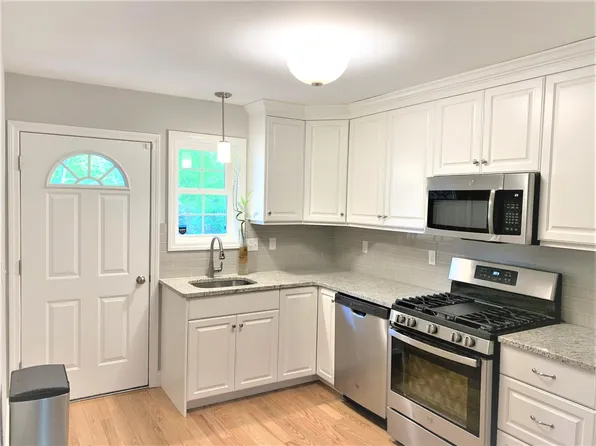 380 King St #11, Bristol, CT 06010