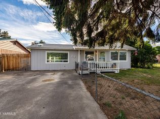 310 S 3rd St, Selah, WA 98942