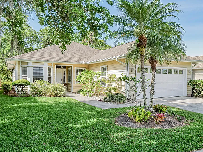 335 Hawthorne Ln — Photo 1