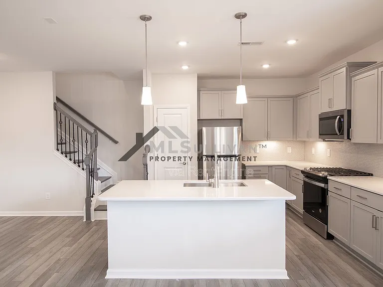 1010 Crater Lake Way — Photo 17