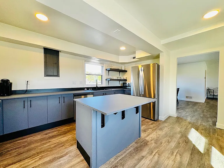 2453 W 16th St — Photo 8