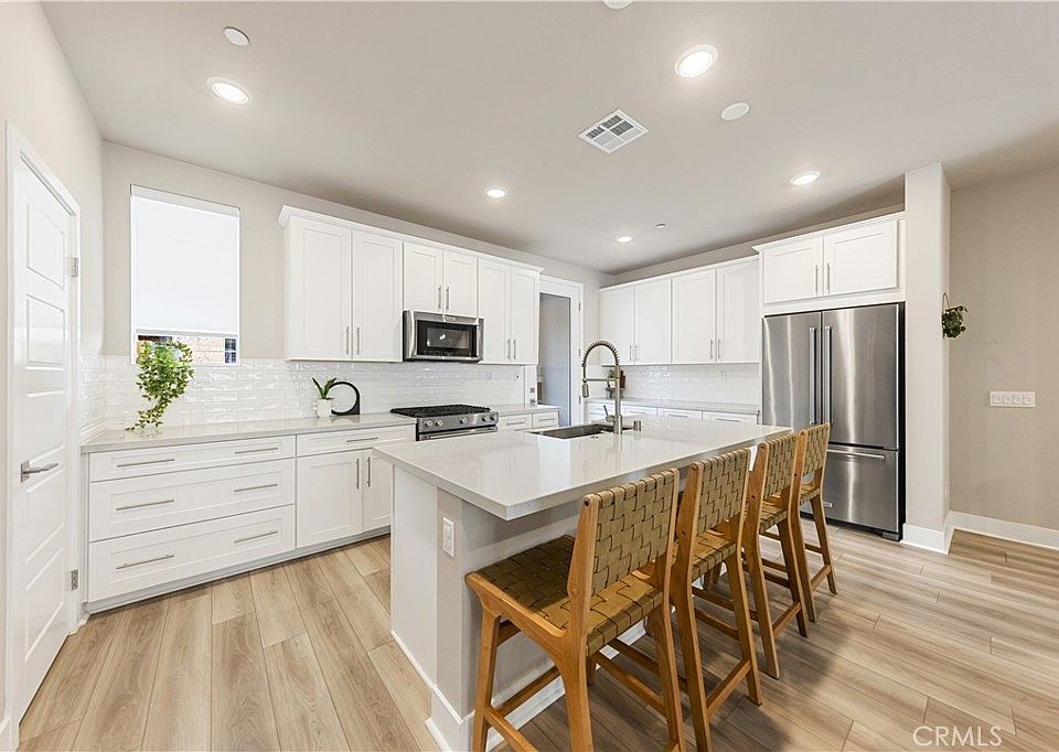 1st image of 1484 W Sunrise Ln