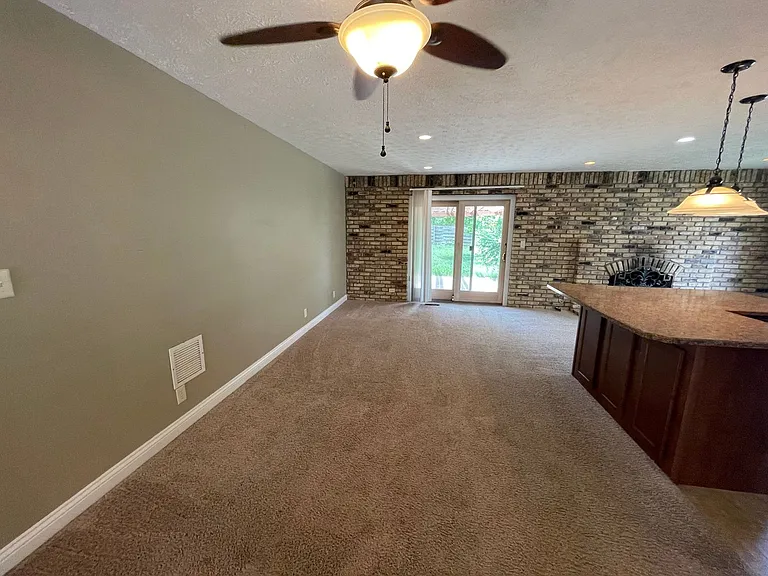 2623 Covington St — Photo 4