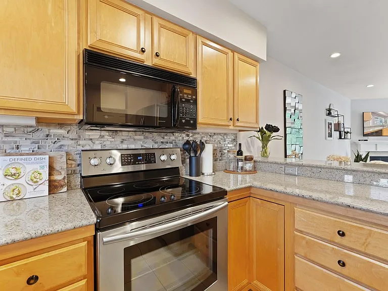 465 Queen Ave NE #403 — Photo 24