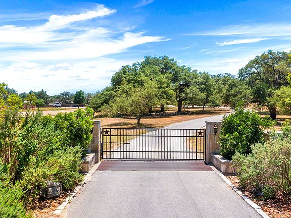 3rd image of 1013 State Highway 46 E