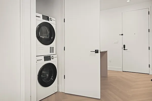 Laundry, photo 1