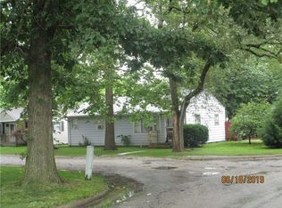 16 Beyers Ave, Pana, IL 62557