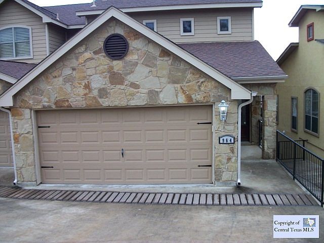 1st image of 964 Parkview Dr