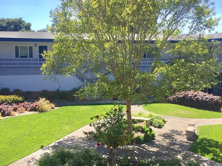 1101 Noel Dr — Photo 9