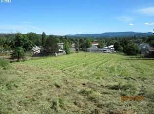 264 N 4th St, Willamina, OR 97396