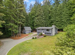10526 NE Wiggins Rd, Bainbridge Island, WA 98110