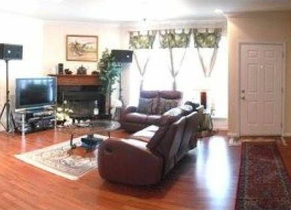 2nd image of Chateau La Salle Dr