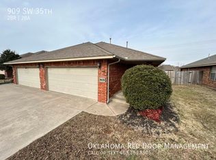 909 SW 35th St, Moore, OK 73160